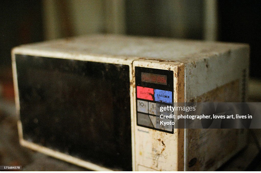 The microwave oven which was old and became dirty