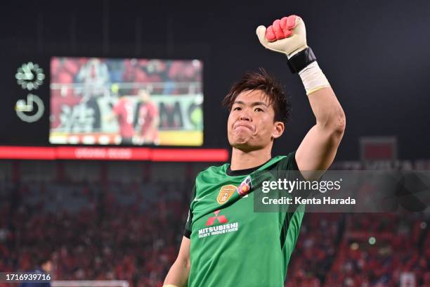 Shusaku Nishikawa of Urawa Red Diamonds applauds fans after the AFC Champions League Group J match between Urawa Red Diamonds and Hanoi FC at Saitama...