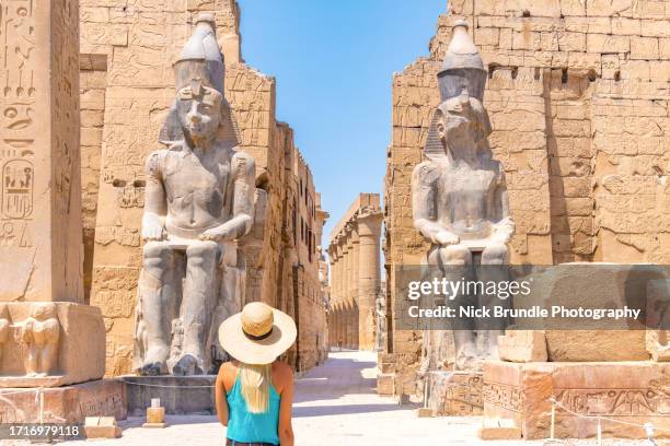 entrance of luxor temple, luxor, egypt. - temple of luxor stock pictures, royalty-free photos & images