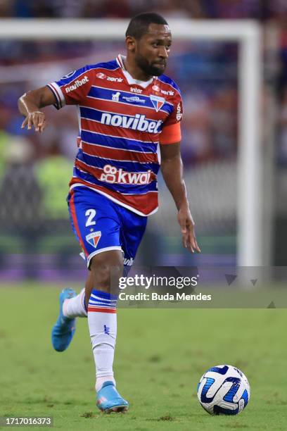 Tinga of Fortaleza runs with the ball during the Copa Sudamericana 2023 semifinal second leg match between Fortaleza and Corinthians at Castelao...