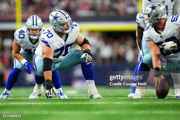 Zack Martin of the Dallas Cowboys lines up to block at AT&T Stadium on October 1, 2023 in Arlington, Texas.