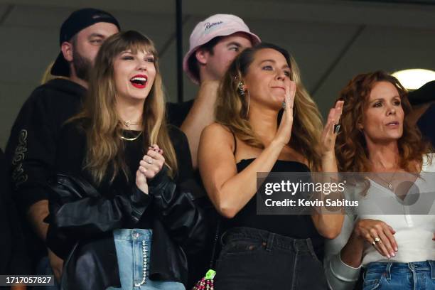Taylor Swift and Blake Lively cheer from the stands during an NFL football game between the New York Jets and the Kansas City Chiefs at MetLife...