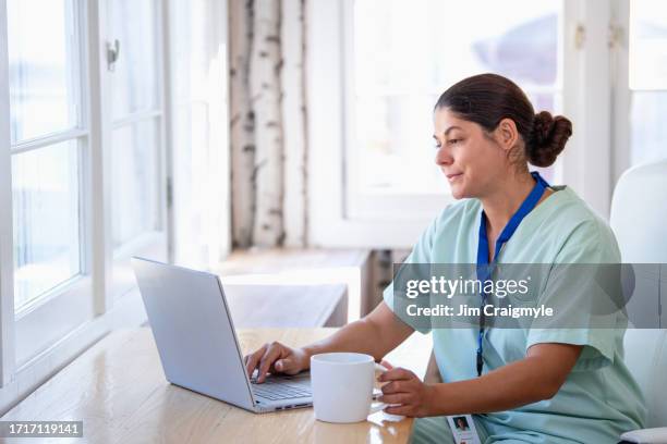 métis medical professional at home - métis stock pictures, royalty-free photos & images