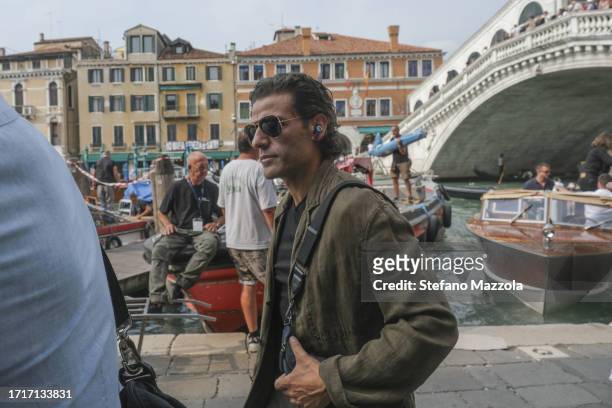 Guatemalan actor Óscar Isaac arrives near the Rialto Bridge to film some scenes for the film "In the Hand of Dante" on October 04, 2023 in Venice,...