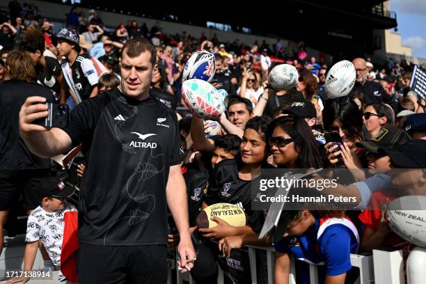 Brodie Retallick of the All Blacks poses for photos with fans at Matmut Stadium ahead of their Rugby World Cup France 2023 match against Uruguay at...