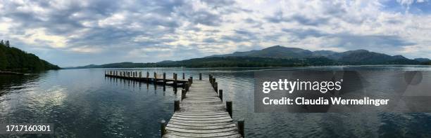 pier on lake district in england - see coniston water stock-fotos und bilder