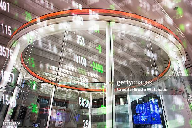 stock index with tokyo stock exchange - japan stock market stockfoto's en -beelden