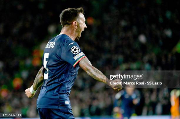 Matias Vecino of SS Lazio celebrates the first goal during the UEFA Champions League match between Celtic FC and SS Lazio at Celtic Park Stadium on...