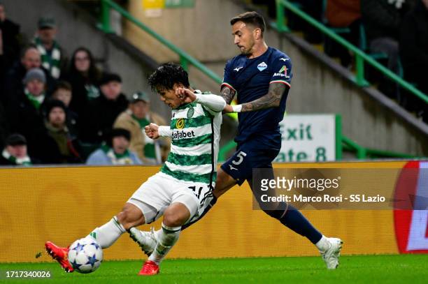 Matias Vecino of SS Lazio competes for the ball with Reo Maeda during the UEFA Champions League match between Celtic FC and SS Lazio at Celtic Park...