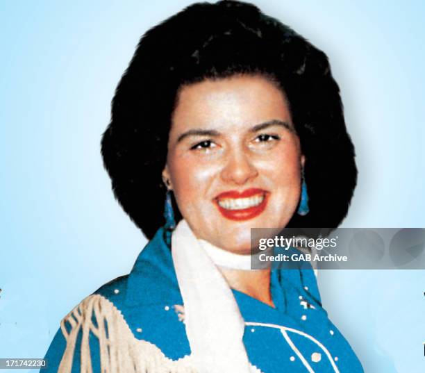 Circa 1960: Photo of American country singer Patsy Cline posed circa 1960.