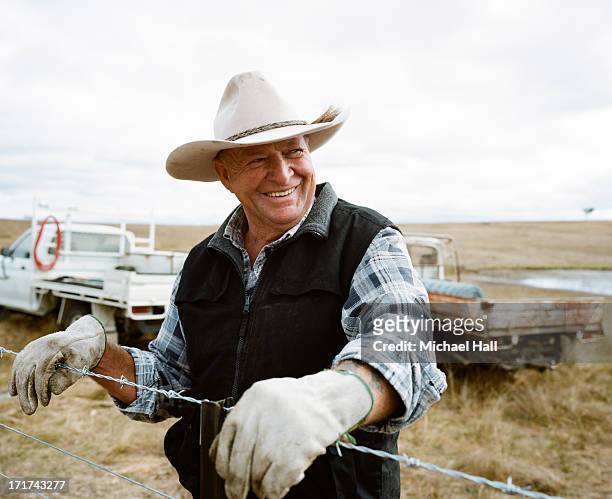 australian farmer - old people australia photos et images de collection