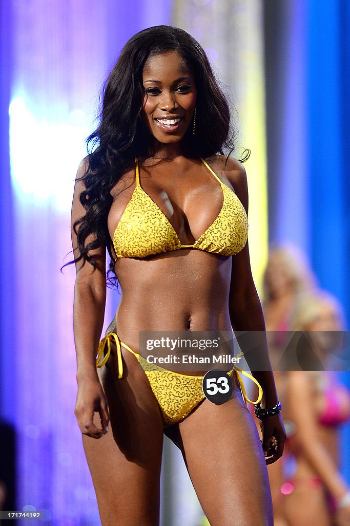 17th Annual Hooters International Swimsuit Pageant