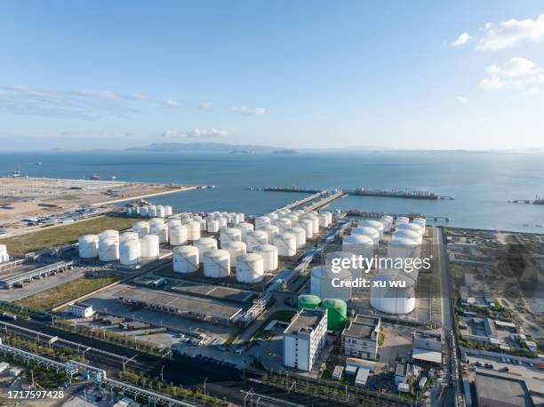 Sea Factory Modern Industrial Zone By The Sea Factory Appearance Chemical Factory ...