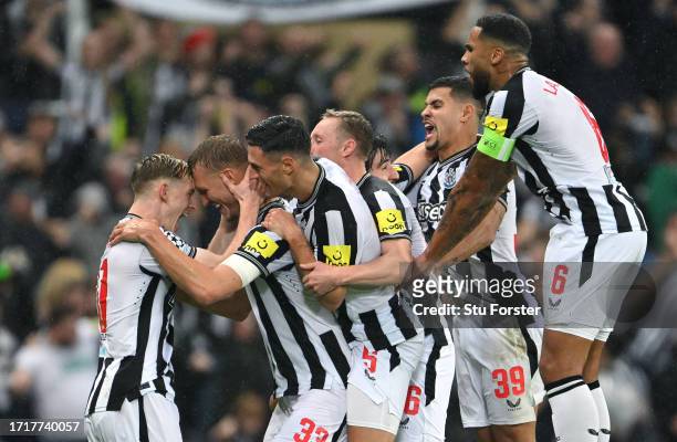 Newcastle player Dan Burn celebrates with team mates after scoring the second goal, which was given after a lengthy VAR Decision during the UEFA...