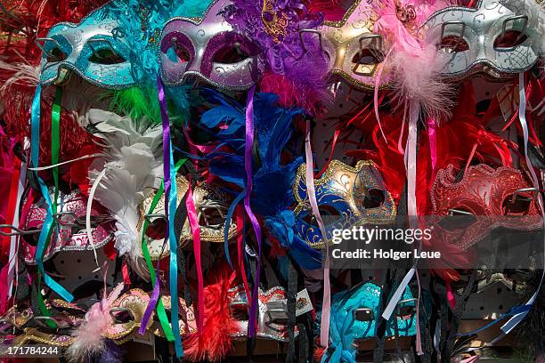 souvenir carnival masks for sale - masquerade mask stockfoto's en -beelden