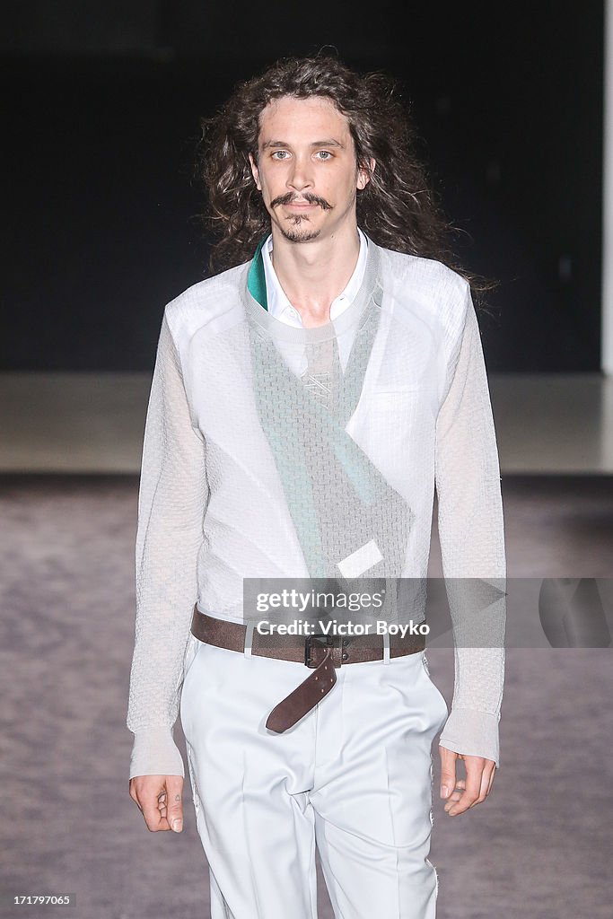 Maison Martin Margiela: Runway - Paris Fashion Week - Menswear S/S 2014