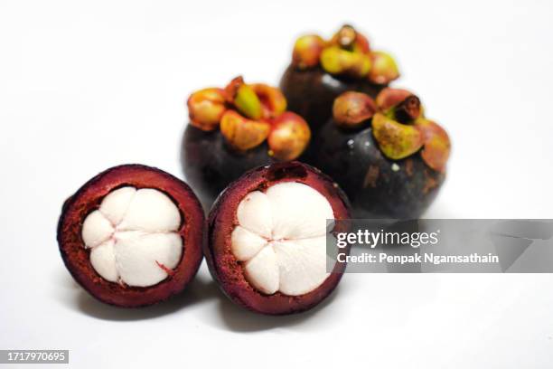 mangosteen fruit on white background - mangosteen stockfoto's en -beelden