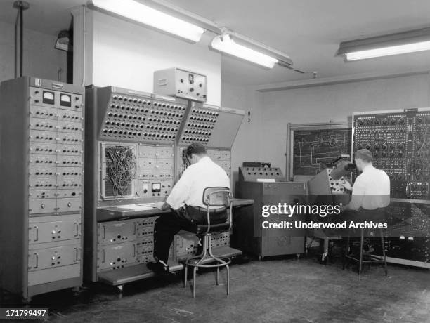 1950s Drawing Computer 605 1950 Computer Stock Photos, High-Res Pictures, and Images - Getty ...
