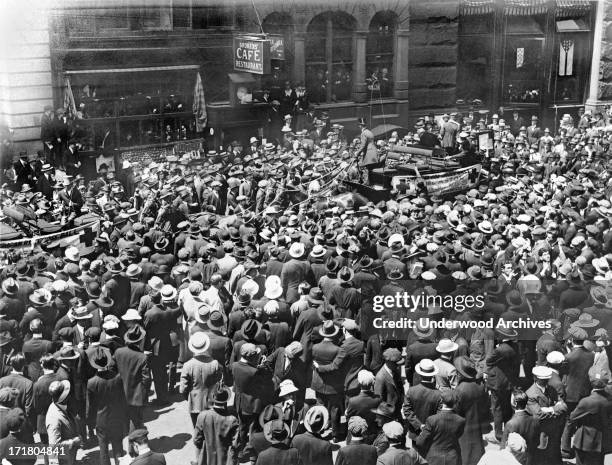 Tally-ho full of showgirls invades the Financial District in New York to sell tickets to the Red Cross Ball in front of the Brokers' Cafe on Wall...