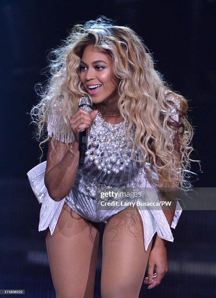 Beyonce "The Mrs. Carter Show World Tour" - North American Opening Night