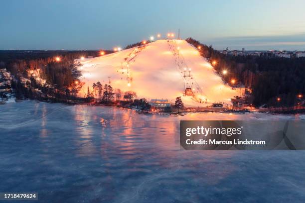 ski slope on a winter afternoon - sweden snowboarding stock pictures, royalty-free photos & images