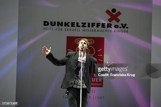 Singer Konstantin Rethwisch From The band Stanfour In favor Event Prominent unreported EV at the Grand Elysee in Hamburg