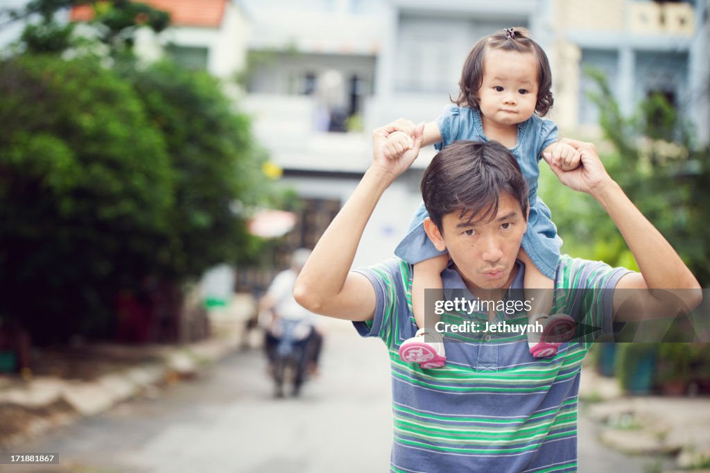 Daddy with daughter on shoulders