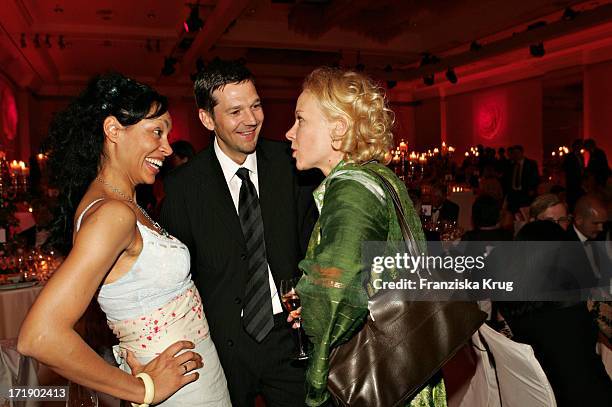 Kai Wiesinger Mit Ehefrau Chantal De Freitas Und Katja Riemann Re Beim Rosenball Im Hotel Interconti Zugunsten Der Deutschen Schlaganfallhilfe In...