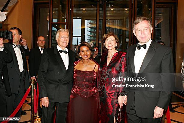 Karlheinz Böhm Und Seine Ehefrau Almaz Böhm Mit Bundespräsident Prof. Dr. Horst Köhler Und Seine Ehefrau Eva-Luise Köhler Bei Der 1. Wiener Ballnacht...