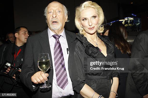 Karl Dall Und Desiree Nick Auf Der Aftershowparty Der "Ein Herz Für Kinder" Gala In Der Axel Springer Passage In Berlin Am 181210 .