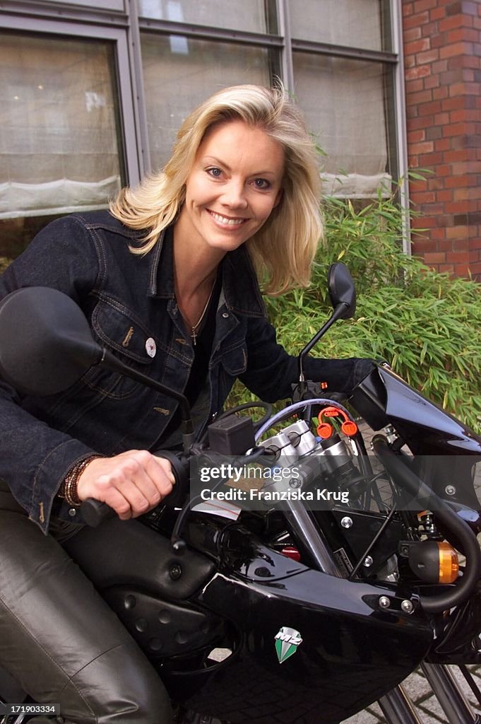 Anja Freese Bei Pk Zu " Rtl Spendenmarathon " In Hamburg