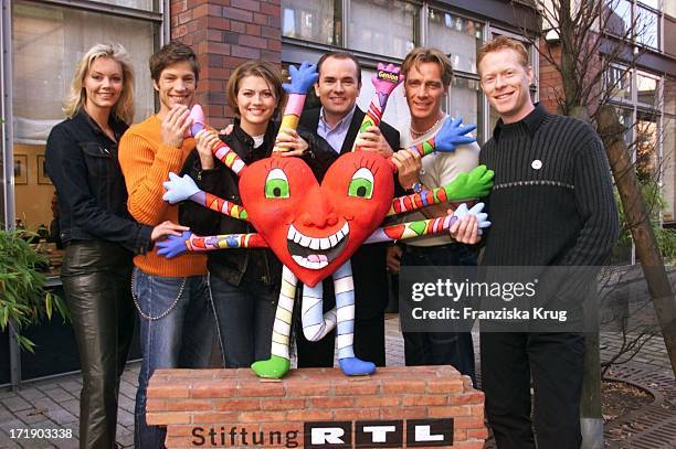 Anja Freese und Mickey Hart und Nina Bott und Wolfram Kons und Jürgen und Dieter Thoma Bei Pk Zu " Rtl Spendenmarathon " In Hamburg