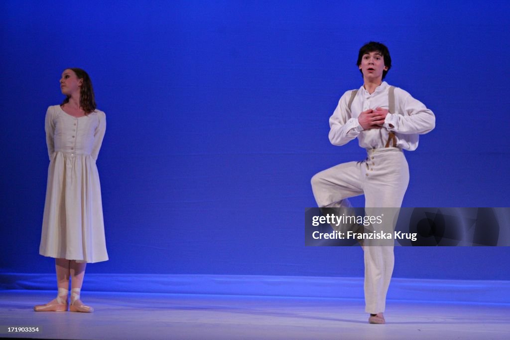 Balletttänzer Bei Der Benefizgala "Das Herz Im Zentrum" Im Börsensaal Der Handelska