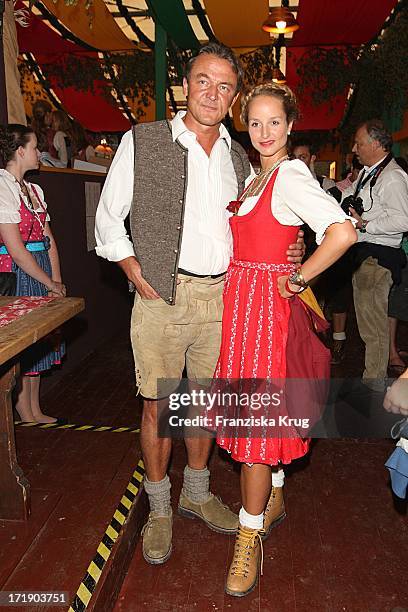 Lara Joy Körner Und Ehemann Heiner Pollert Beim Oktoberfest Im Hippodrom Festzelt In München Am 190909