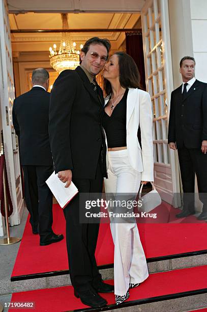 Björn Casapietra Mit Freundin Claudia Bei Der Berliner Nacht Der Rotkreuz Botschafter Im Deutschen Theater In Berlin Am 190604