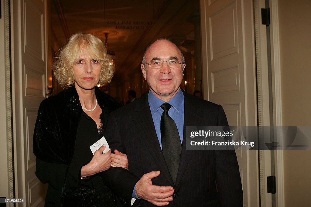 Bob Hoskins Mit Ehefrau Linda Bei Der Charity Gala "Cinema For Peace" Im Konzerthaus