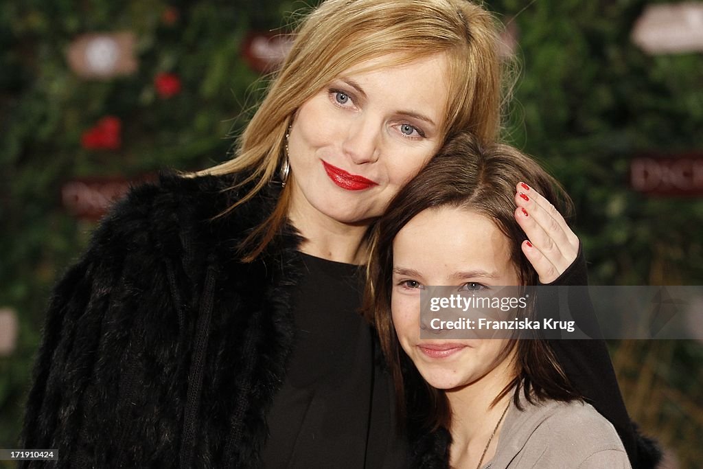 Nadja Uhl Und Stella Kunkat Bei Der Weltpremiere Des Kinofilms "