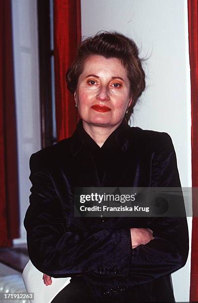 Elfriede Jelinek Erhält "Bremer Literaturpreis 1996" 260196 .