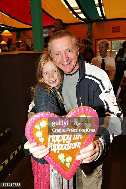 Pierre Franckh Mit Tochter Julia Beim Stammtisch Von "Die Aktuelle" Im Hippodrom Beim Münchner Oktoberfest Am 180905 .