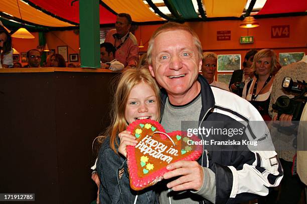 Pierre Franckh Mit Tochter Julia Beim Stammtisch Von "Die Aktuelle" Im Hippodrom Beim Münchner Oktoberfest Am 180905 .