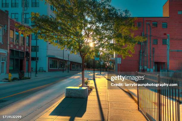 long shadows on park central west - springfield missouri stockfoto's en -beelden