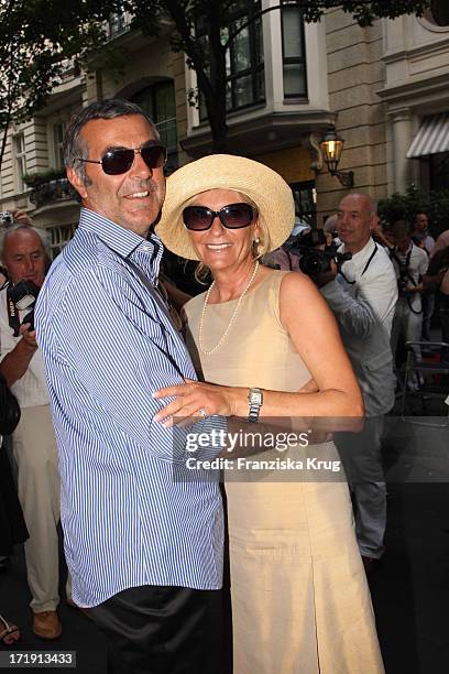 Moderatorin Sabine Christiansen Und Ehemann Norbert Medus Bei Der Hochzeit Von Udo Walz Und Carsten Thamm Im Japanischen Garten Im Hotel...