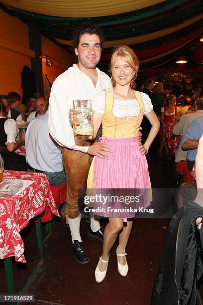 Roswitha Schreiner Und Ehemann Andreas Gotzler Beim "Bavaria Film Stammtisch" Im Hippodrom Beim Oktoberfest In München