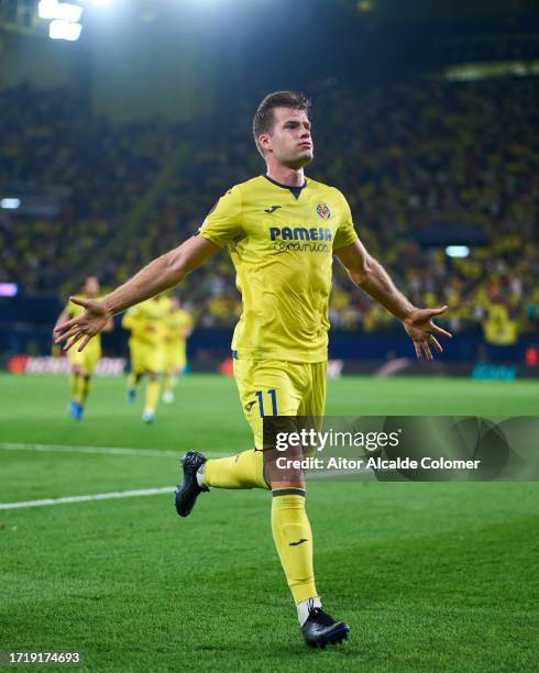 Alexander Sorloth of Villareal FC celebrates after scoring goal during the UEFA Europa League Group F match between Villarreal CF and Stade Rennais...