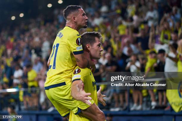 Alexander Sorloth of Villareal FC celebrates with his teammate Yeremi Pino vi after scoring the first goal during the UEFA Europa League Group F...