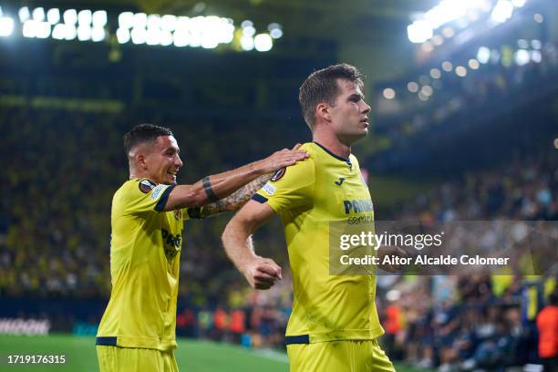 Alexander Sorloth of Villareal FC celebrates with his teammate Yeremi Pino of Villareal FC after scoring the first goal during the UEFA Europa League...