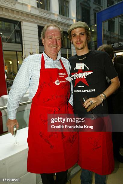 Friedrich Von Thun Mit Sohn Max Bei Unicef Promikochen: Foodstock "Die Jungen Wilden Kochen" In München