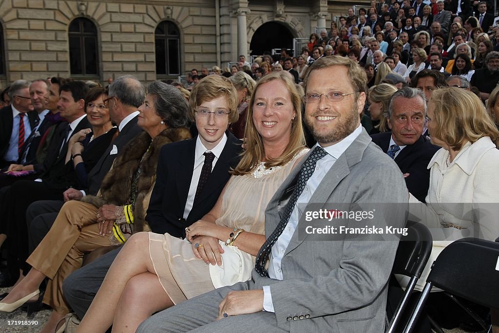 Carl Alban Graf Von Schönburg Glauchau Und Ehefrau Juliet Fowler Und... News Photo Getty Images Carl Alban Graf Von Schönburg Glauchau Und Ehefrau Juliet Fowler Und... News Photo Getty Images