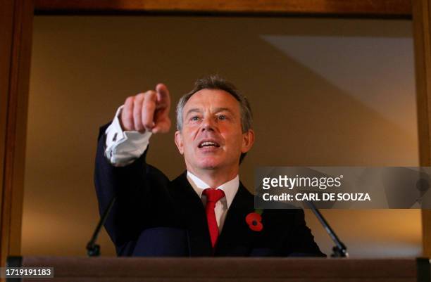 British Prime Minister Tony Blair answers questions from the media during his monthly press conference in 10 Downing Street in London, 06 November...