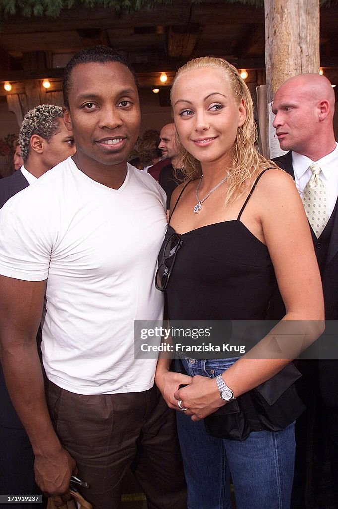 Haddaway und Freundin Feiern Auf Dem Oktoberfest In München . Photo d